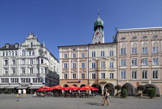 Max-Josefs-Platz square with tower of the city parish church