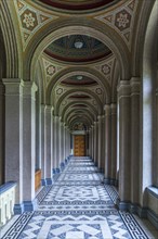 Corridor with ceiling vault