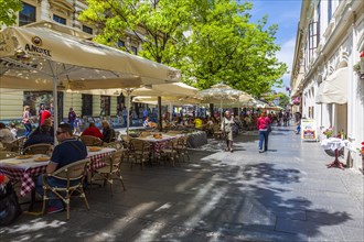 Sidewalk cafes