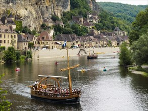A Gabarre with tourists on the River Dordogne