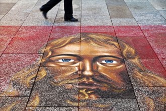 A transient painting painted with chalk on the pavement of the cathedral plate