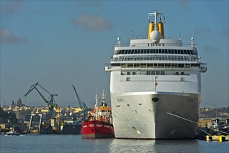Cruise ship P&O Oriana in the port