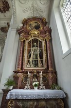 Side altar in the south chapel