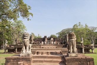 Lion statues guarding the Naga Bridge