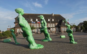 Reisende im Wind sculptural group on the station forecourt of Westerland