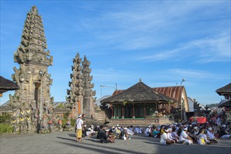 Believers in the Pura Ulun Danu Batur temple