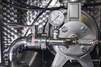 A valve and a manometer at an empty wine tank
