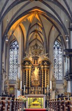 Baroque high altar and pulpit with the Apollinaris Shrine