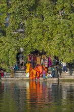 Scene on the banks of Lake Pichola in the historic centre