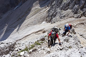 Hikers climbing to the summit of Plattkofel mountain