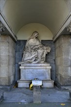 Family grave with Pieta on the Ostfriedhof or East Cemetery