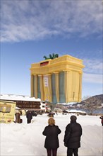 Hot-air balloon shaped like the Brandenburg Gate