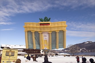 Hot-air balloon shaped like the Brandenburg Gate