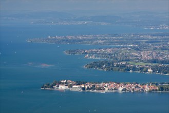 Lake Constance with Lindau island in the foreground and the communities Wasserburg