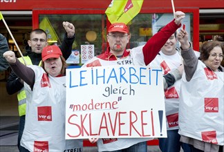 Sign' Leiharbeit gleich moderne Sklaverei'