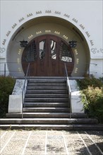 Art Nouveau-style entrance to the Haus Glueckert I building