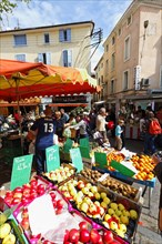 Market in Apt city