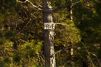 Sign 'Prive'