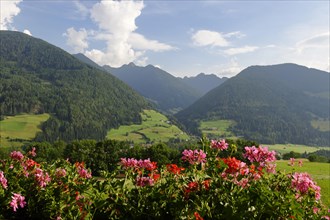 View over the Ridnauntal valley to the Jaufenpass