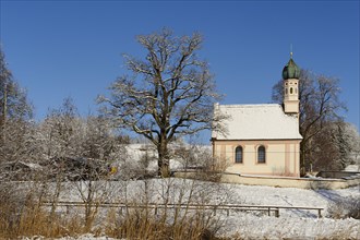 Ramsachkircherl or Church of St. George in winter in the Murnauer Moos