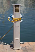 Power supply for boats