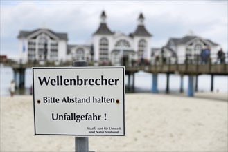 Sign with inscription 'Wellenbrecher'