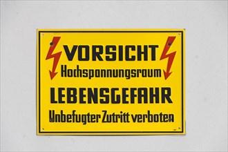 Warning sign 'Vorsicht Hochspannungsraum
