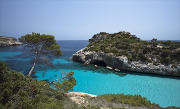 Rock-lined bay of Cala S'Almunia