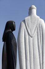 Sculpture of an Arab man and an Arab woman