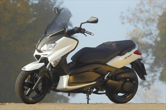 Yamaha X-Max 250 motor scooter