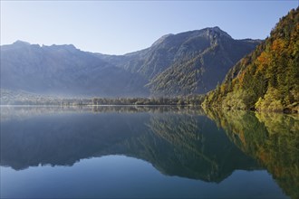 Early morning on lake Offensee