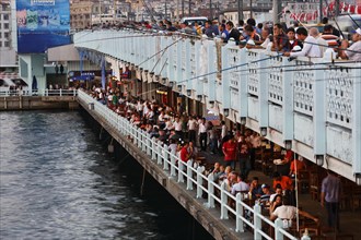 Anglers and restaurants on the Galata Bridge