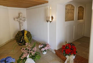 Strauss-crypt