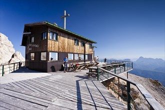 Rifugio Lorenzi mountain hut