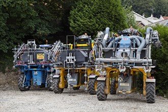 Machines for working in the vineyards