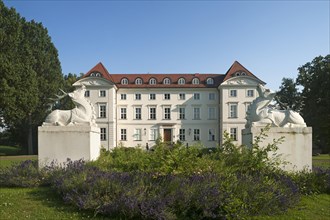 Main facade and grounds of Schloss Wedendorf Castle