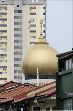 Golden dome of the Masjid Sultan Mosque