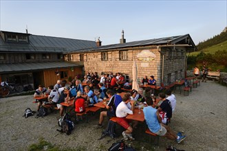 Mountain bikers resting at Steinling Alm