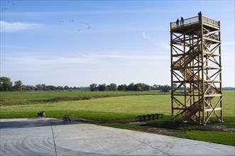 Bird protection tower at Boizenburger Deichweg dyke route