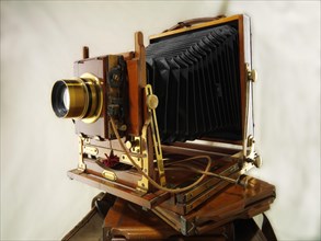 Thornton Pickard Half Plate wooden view camera with film slides