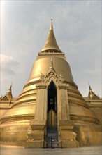 Entrance of Phra Sri Rattana Chedi