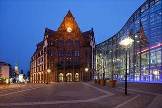 Old town house with the Berswordt-Halle at dusk
