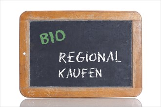 Old school blackboard with the words BIO REGIONAL KAUFEN