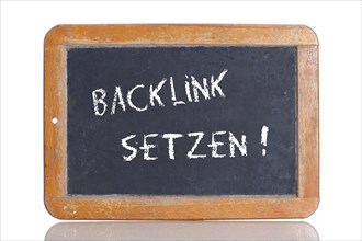 Old school blackboard with the term BACKLINK SETZEN