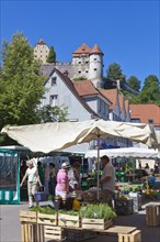 Weekly farmers' market