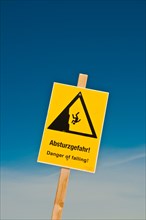 Sign "Absturzgefahr"