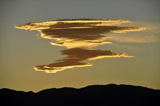 Formation of Sierra Wave Clouds