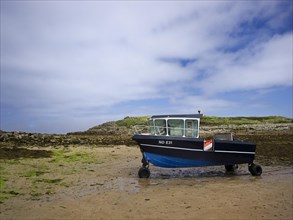 Special boat of an oyster farmer in the Petites Iles Vrac'h