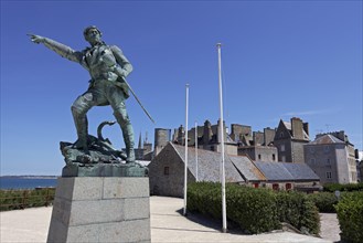 Statue of the privateer captain Robert Surcouf on the city's fortifications