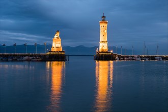 Bavarian lion and lighthouse in the harbour